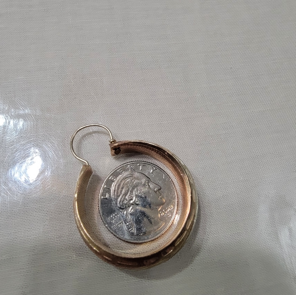 14kt Solid Gold Earring - image 3